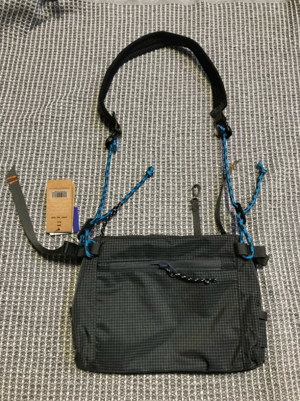 Patagonia Black Crossbody Shoulder Bag with Blue Accent - Picture 2 of 6